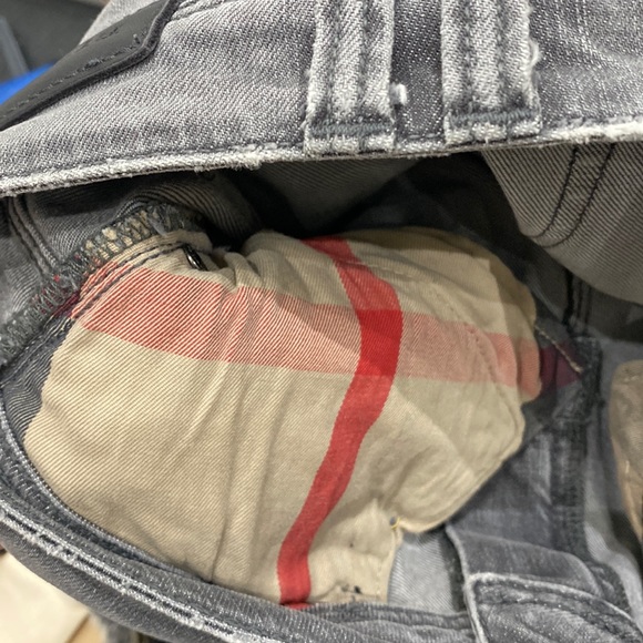 Burberry Brit jeans with zipper details - Picture 8 of 8